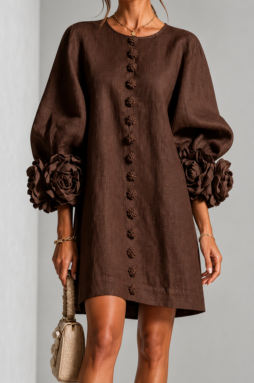 Robe élégante à manches fleuries