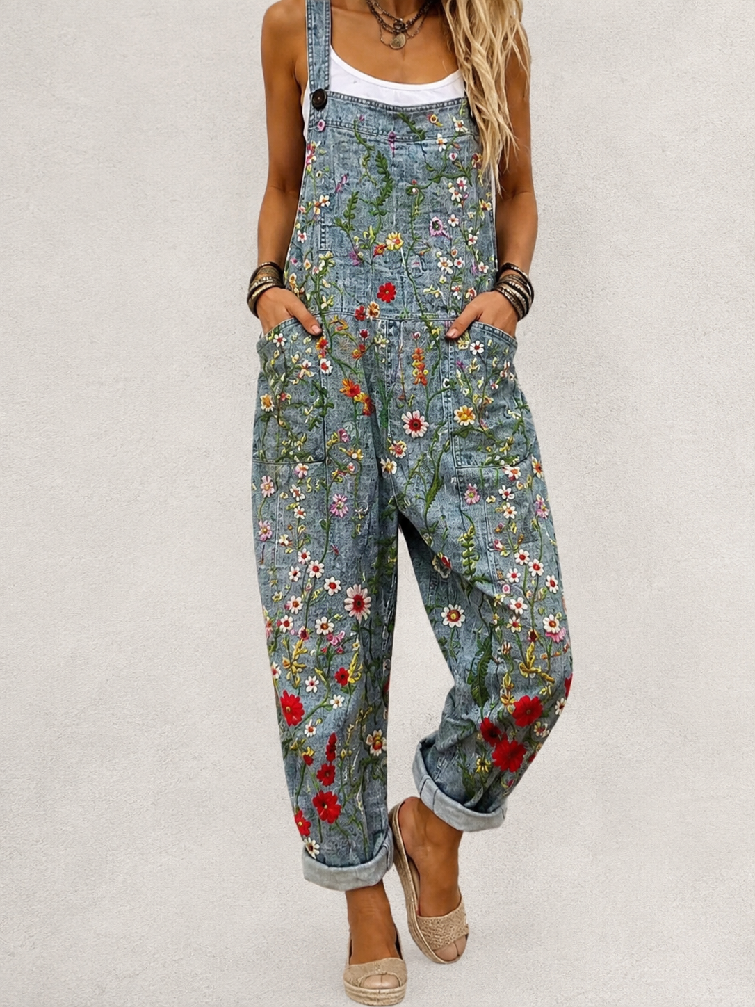 Salopette fleurie – confort et style