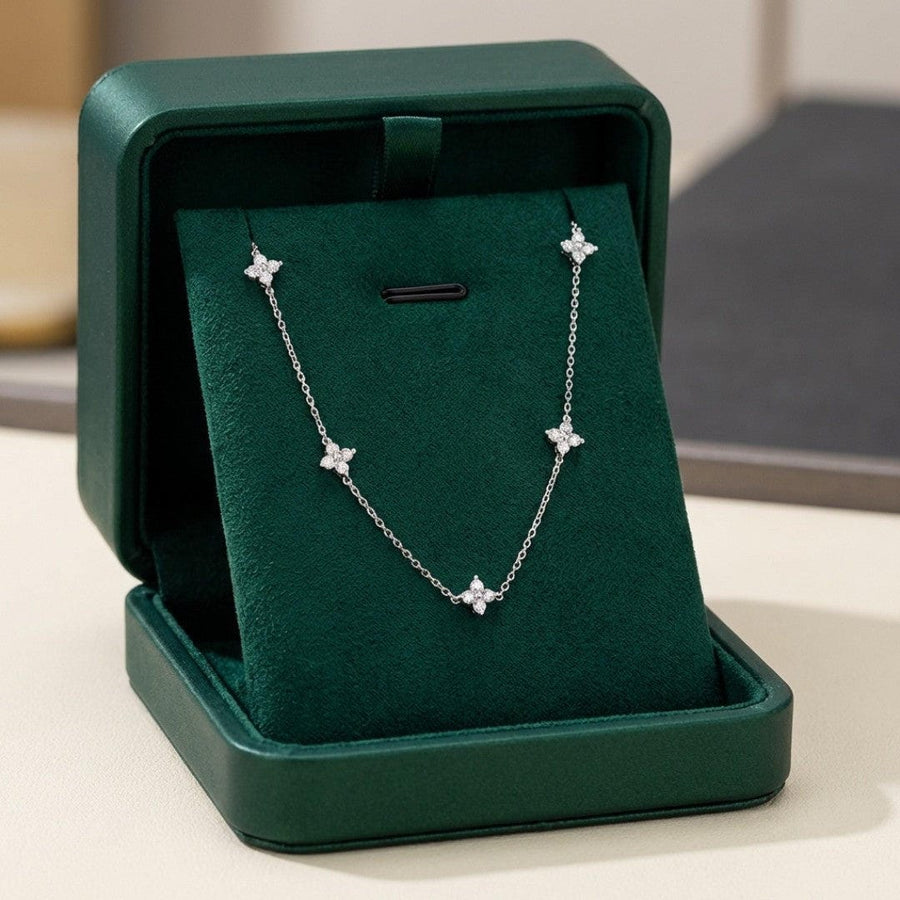 Collier fleur serti de zircons