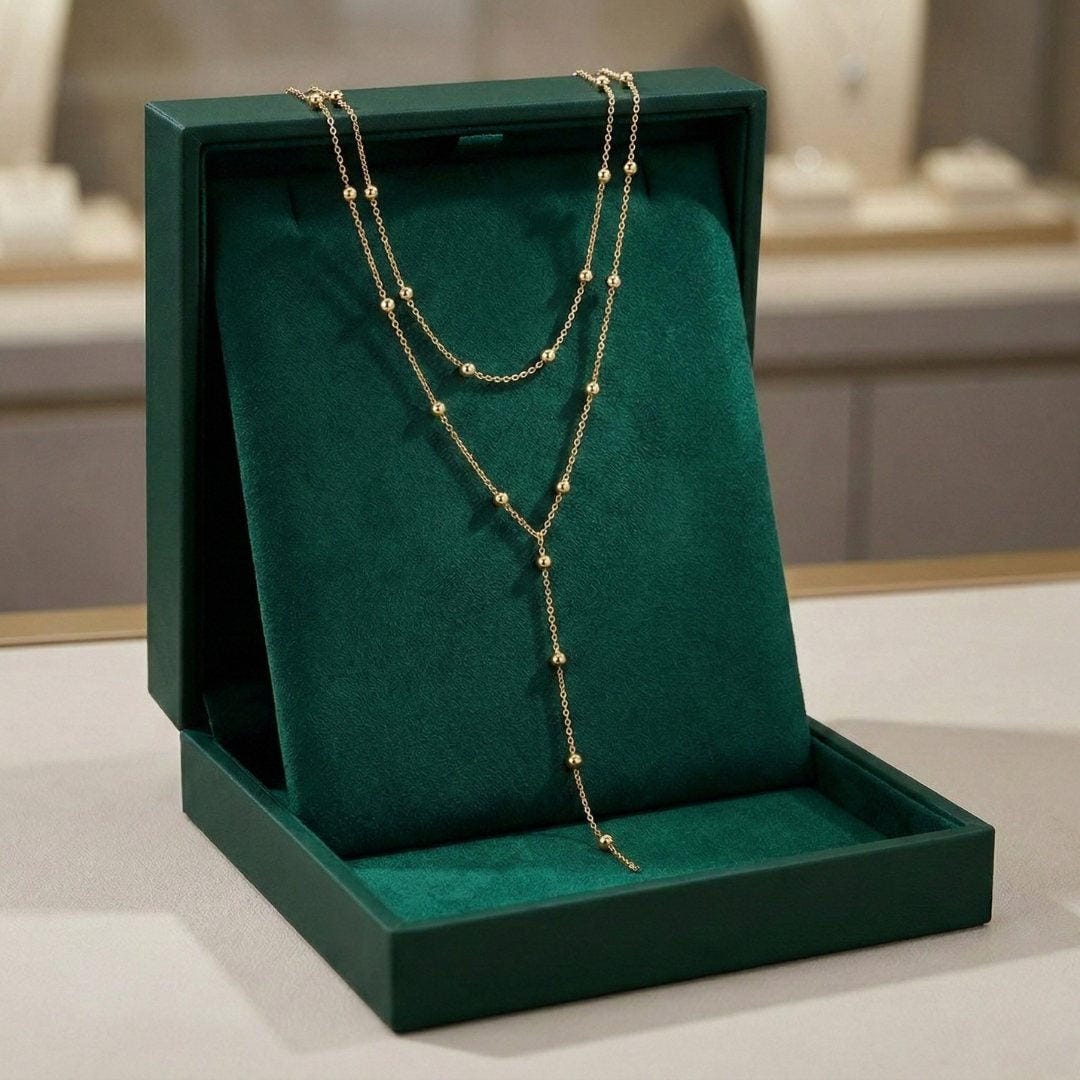 Long collier à deux rangs avec pompon