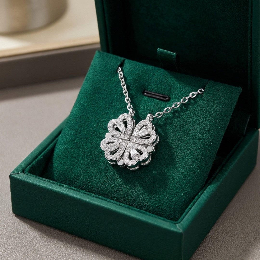 Collier trèfle doré avec pendentif cœur en zircon