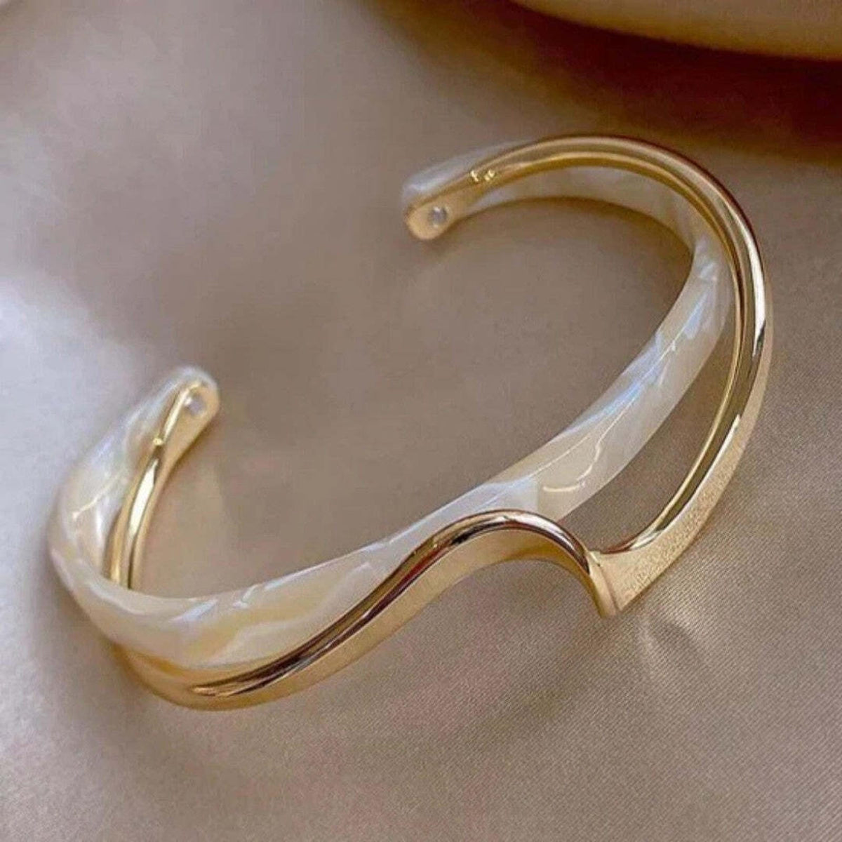 Bracelet jonc ouvert effet opale