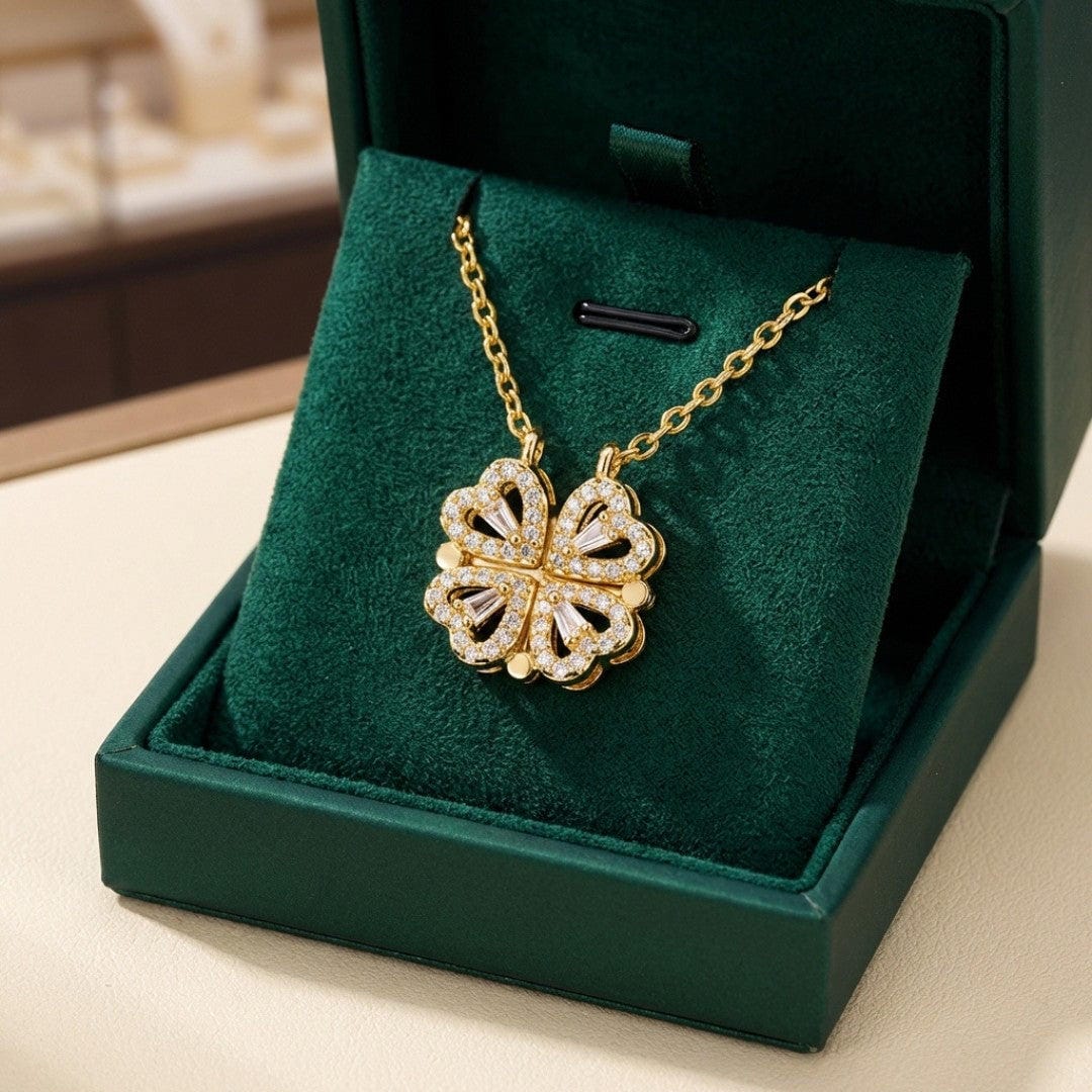 Collier trèfle doré avec pendentif cœur en zircon