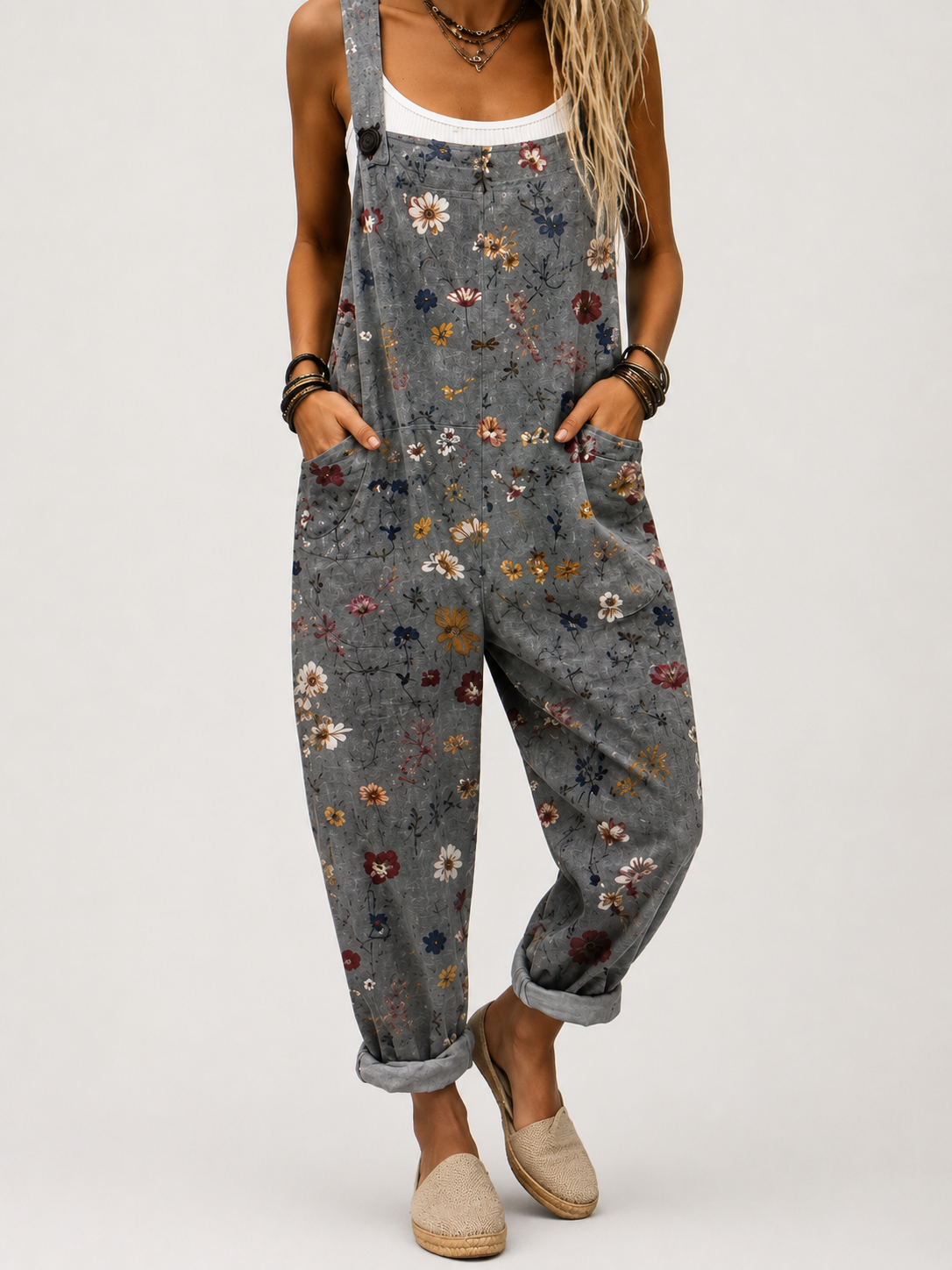Salopette fleurie – confort et style