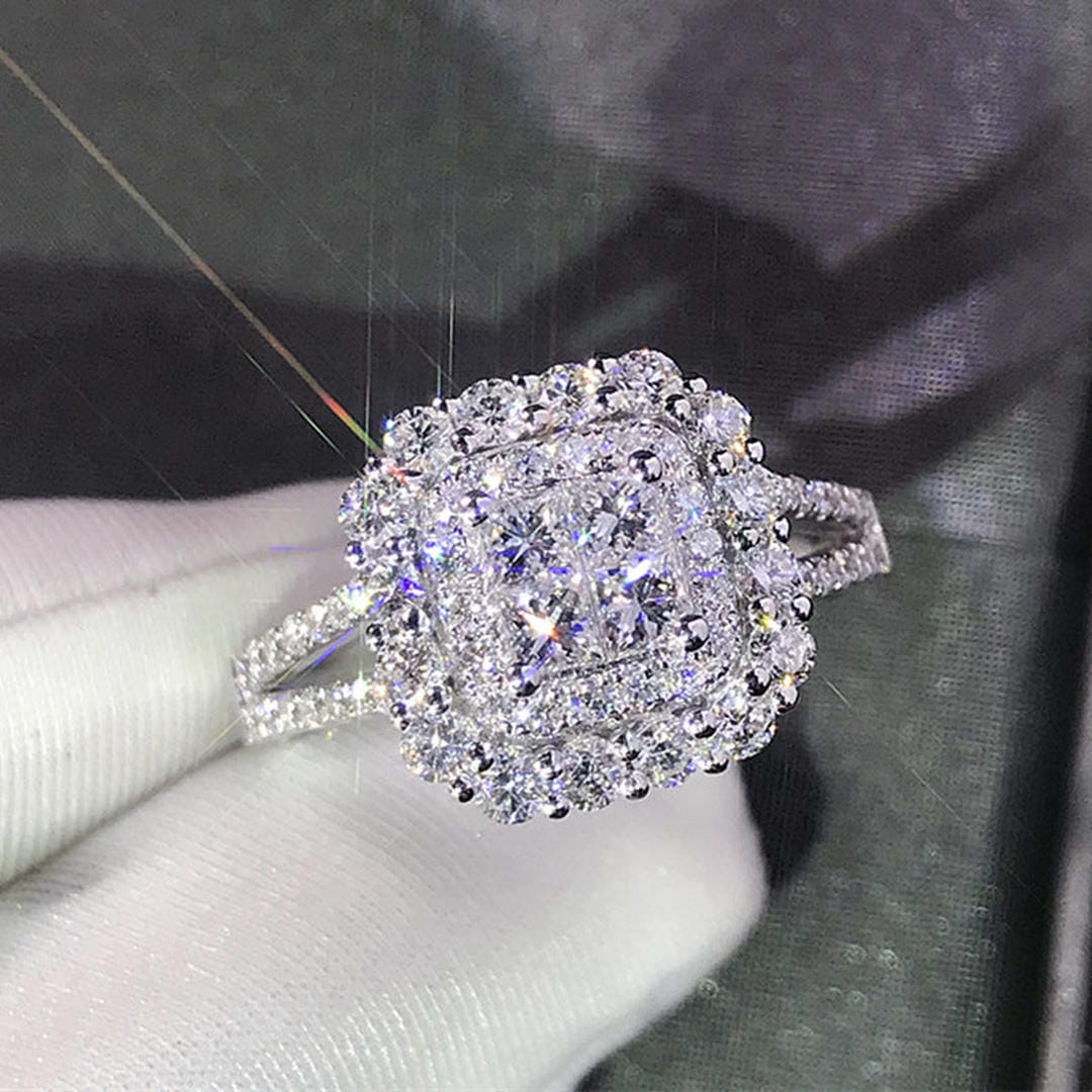 Bague à zircon taillé en carré