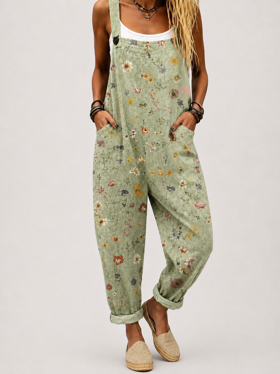 Salopette fleurie – confort et style