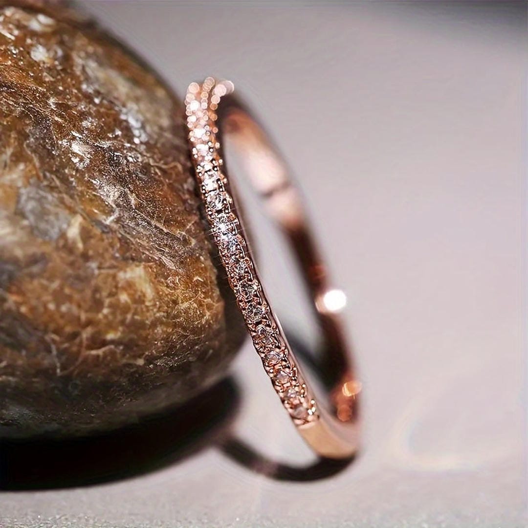 Bague minimaliste à zircon Elyse