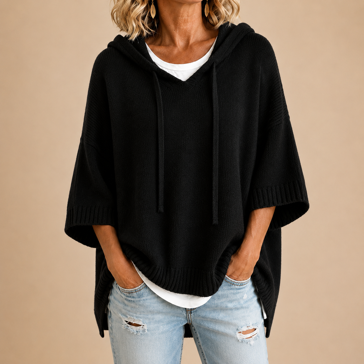 Oriana | Poncho en tricot à capuchon et manches trois quarts