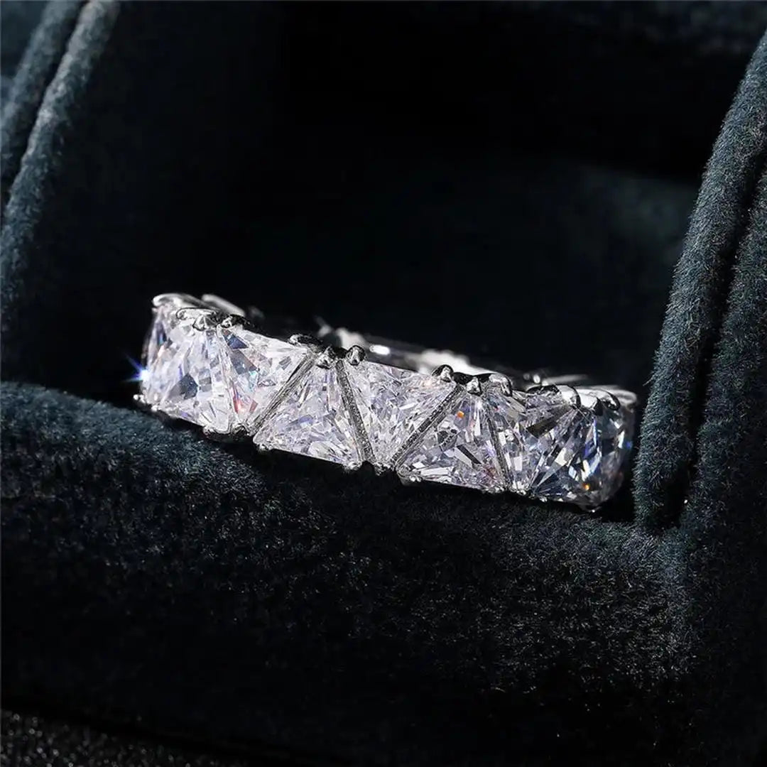 Bague Pierre triangle vintage