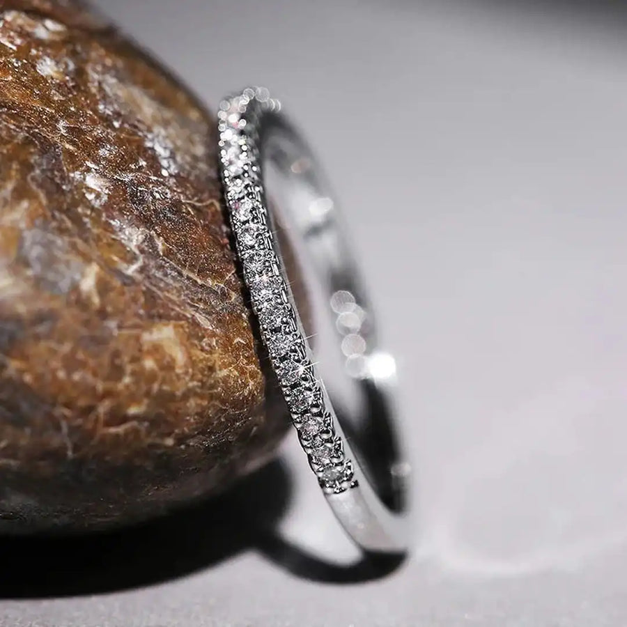 Bague minimaliste à zircon Elyse