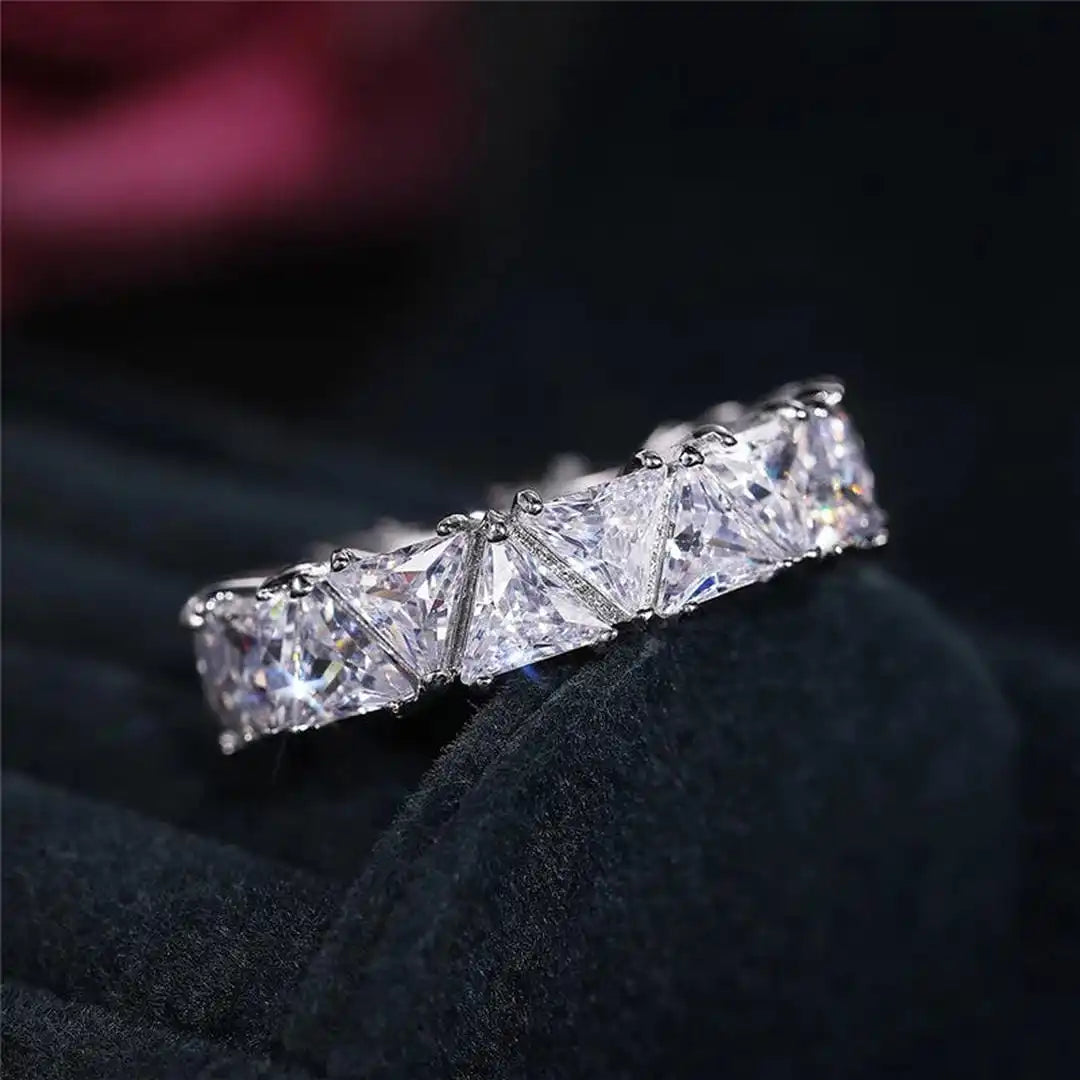 Bague Pierre triangle vintage