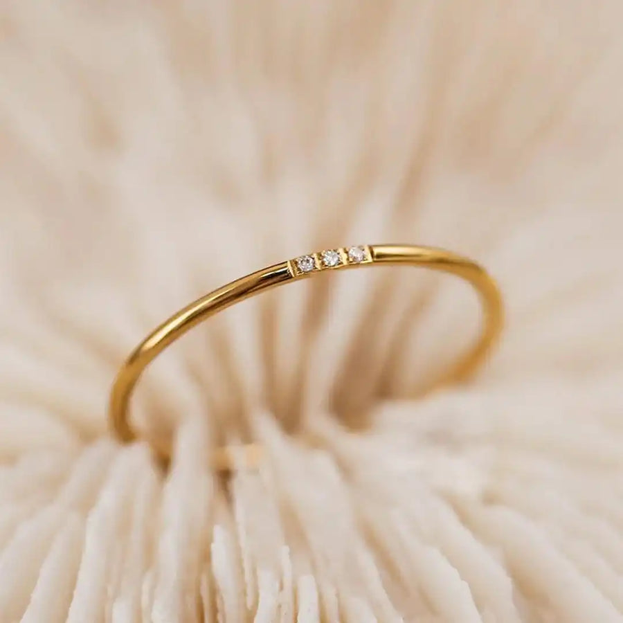 Bague empilable Trois pierres délicate