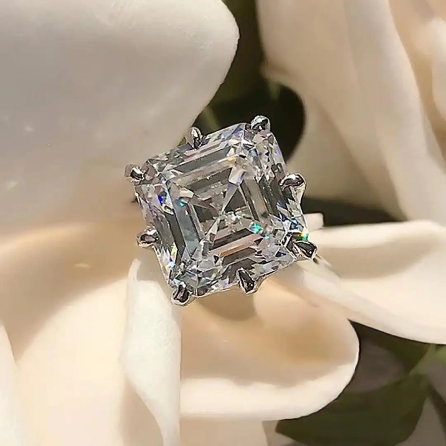 Bague Zircone cubique dorée intemporelle