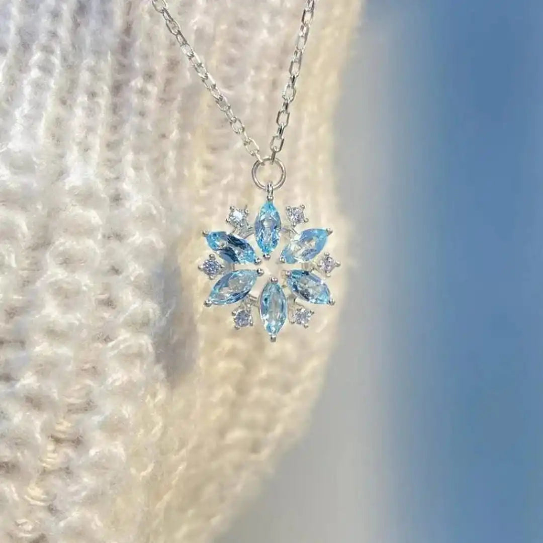 Collier pendentif Flocon de neige fleur bleue or blanc