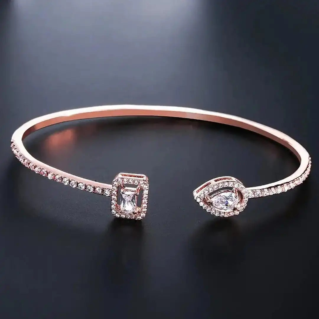 Bracelet jonc ouvert doré à deux pierres