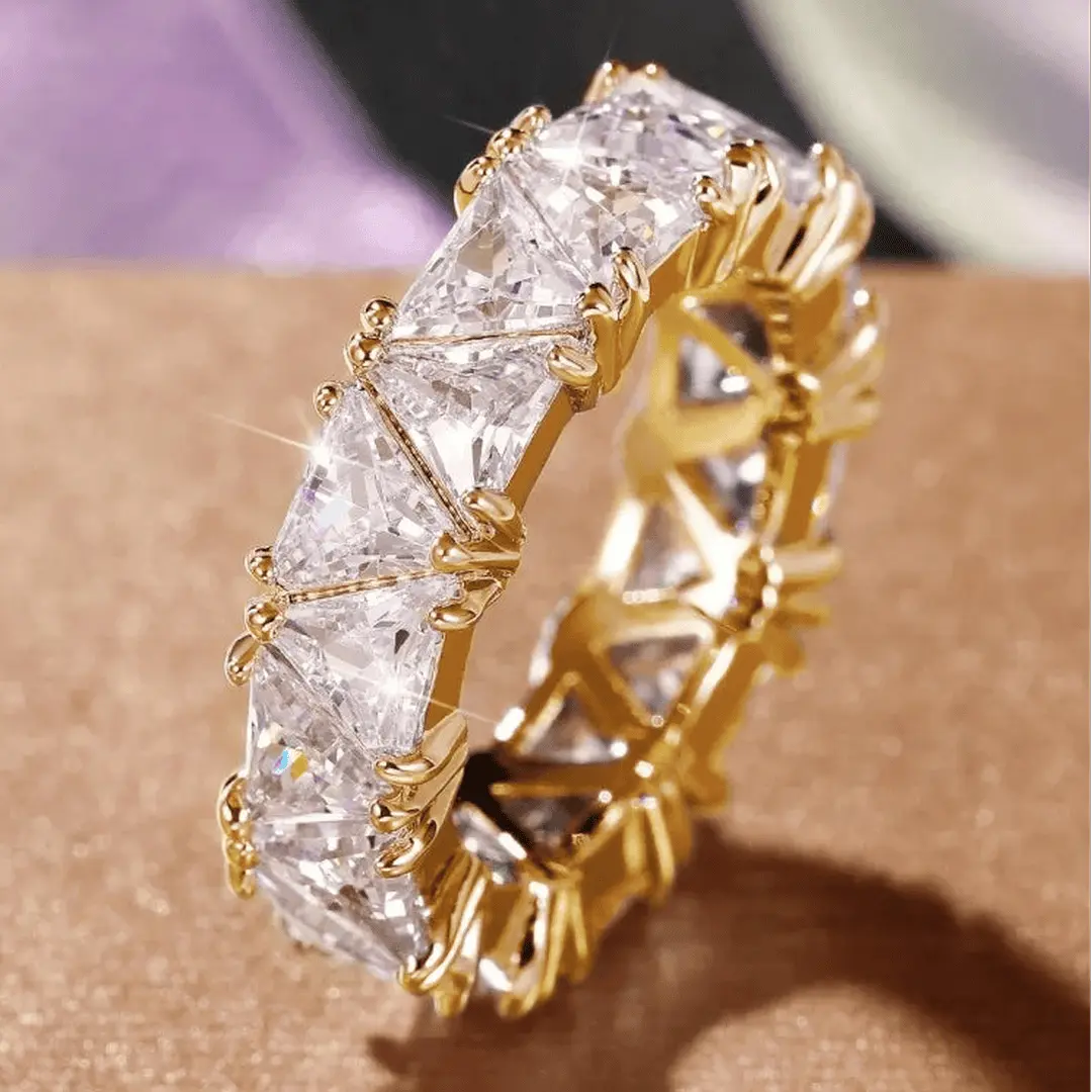 Bague Pierre triangle vintage