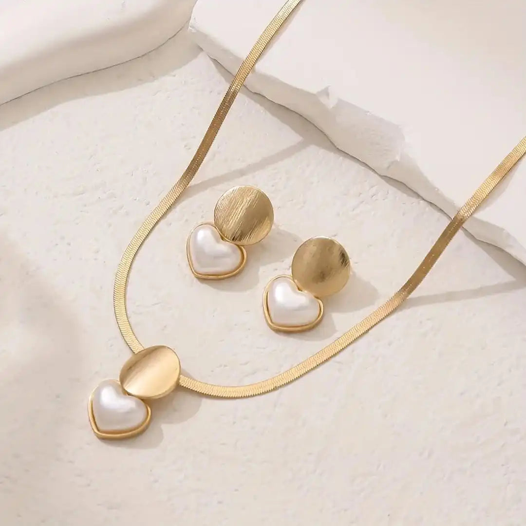 Ensemble collier et boucles d'oreilles Cœur doré vintage