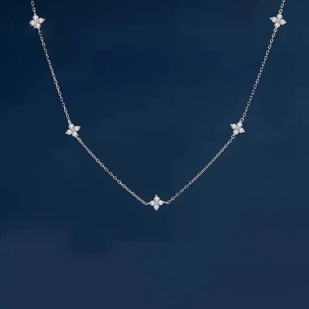 Collier fleur serti de zircons