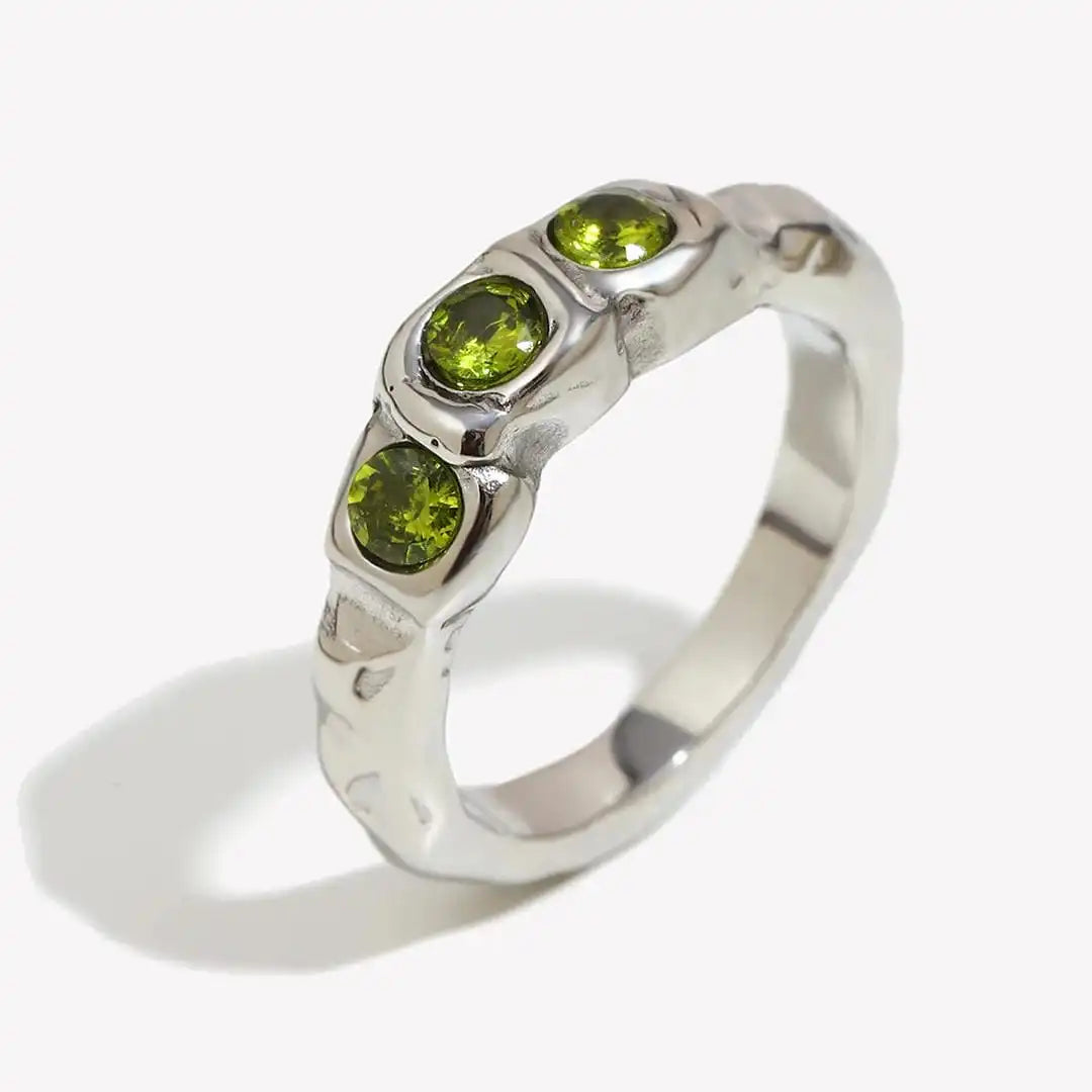Bague vintage dorée à pierres serties