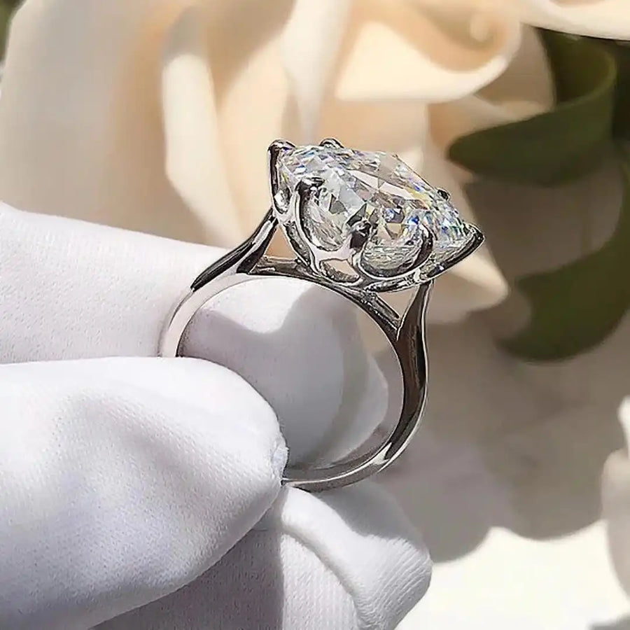 Bague Zircone cubique dorée intemporelle