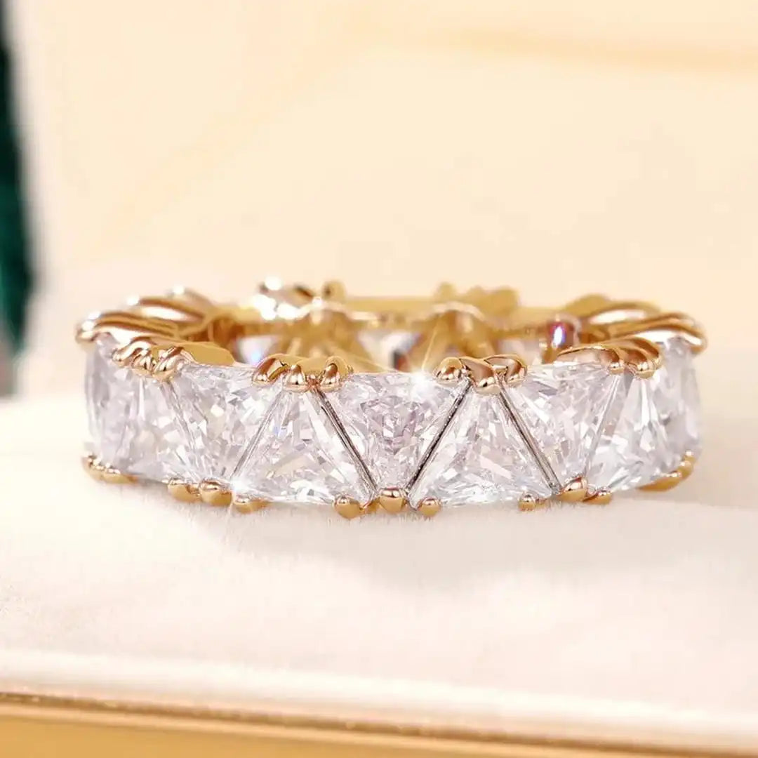 Bague Pierre triangle vintage