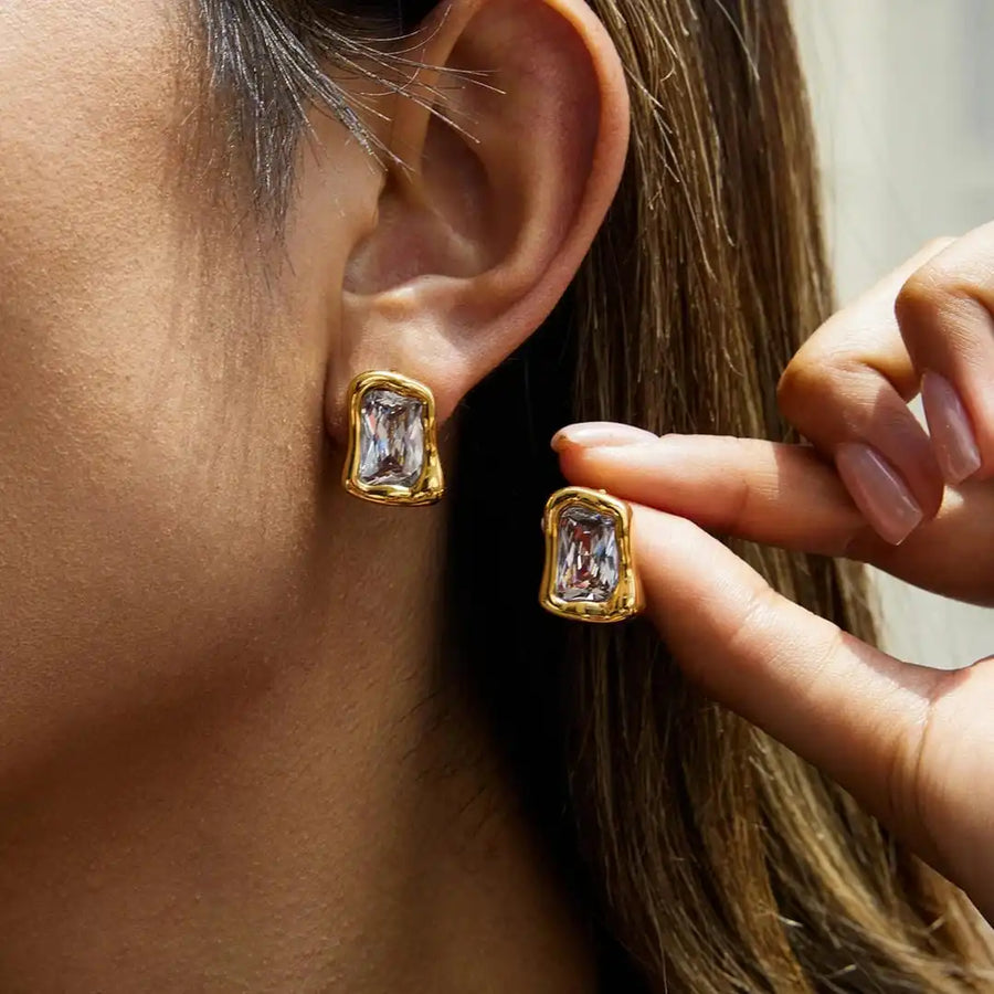 Boucles d'oreilles Carrés zircon dorés intemporels