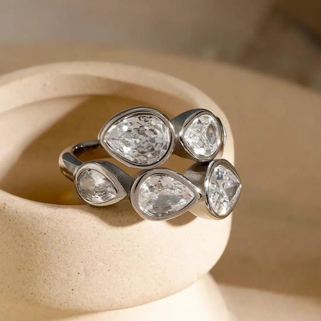 Bague Grappe en goutte à cinq pierres