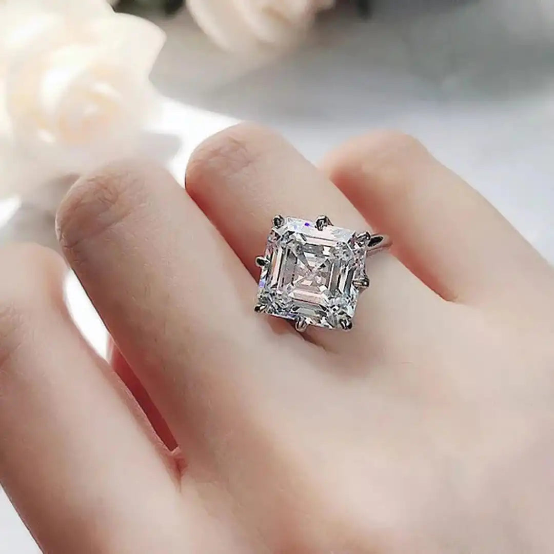 Bague Zircone cubique dorée intemporelle