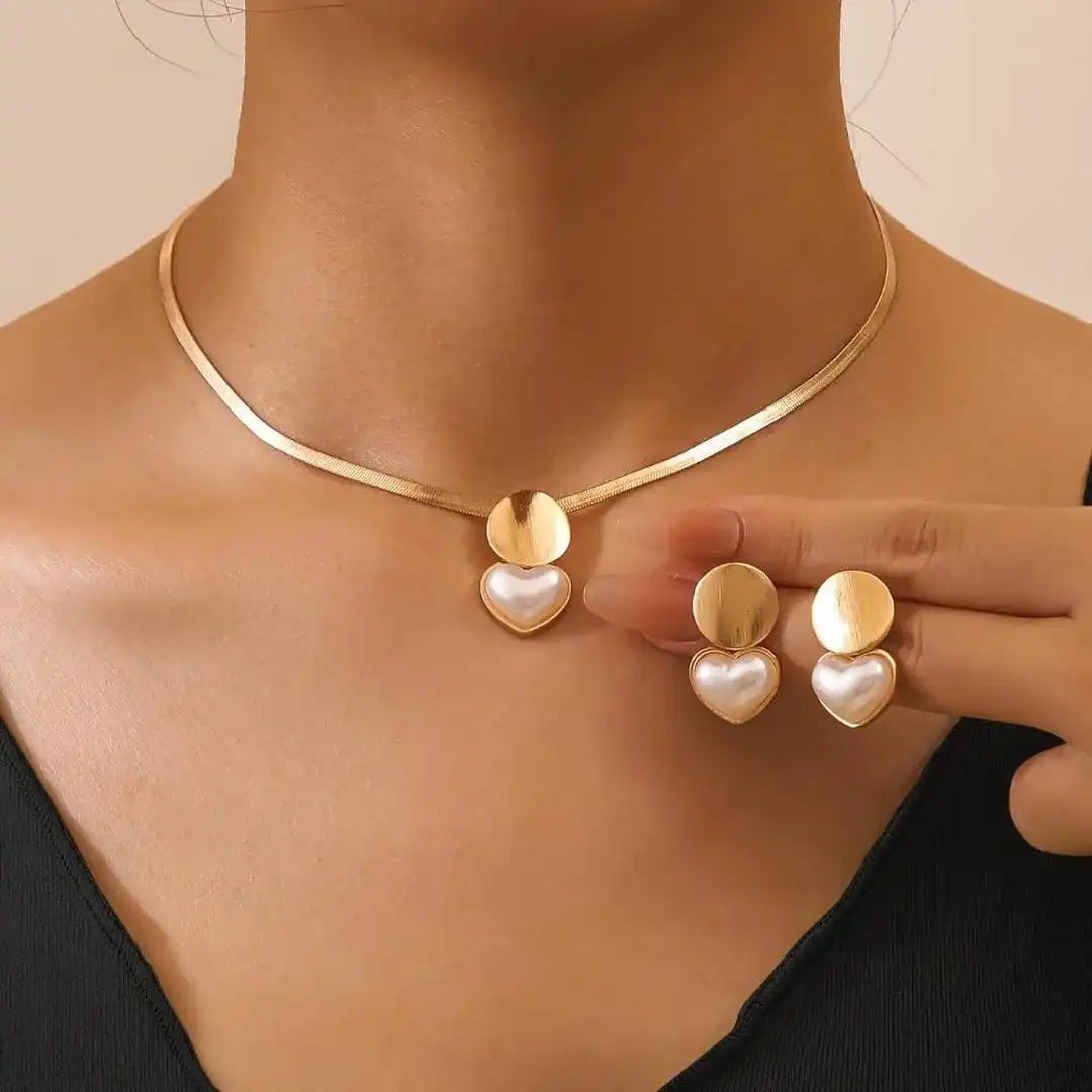 Ensemble collier et boucles d'oreilles Cœur doré vintage