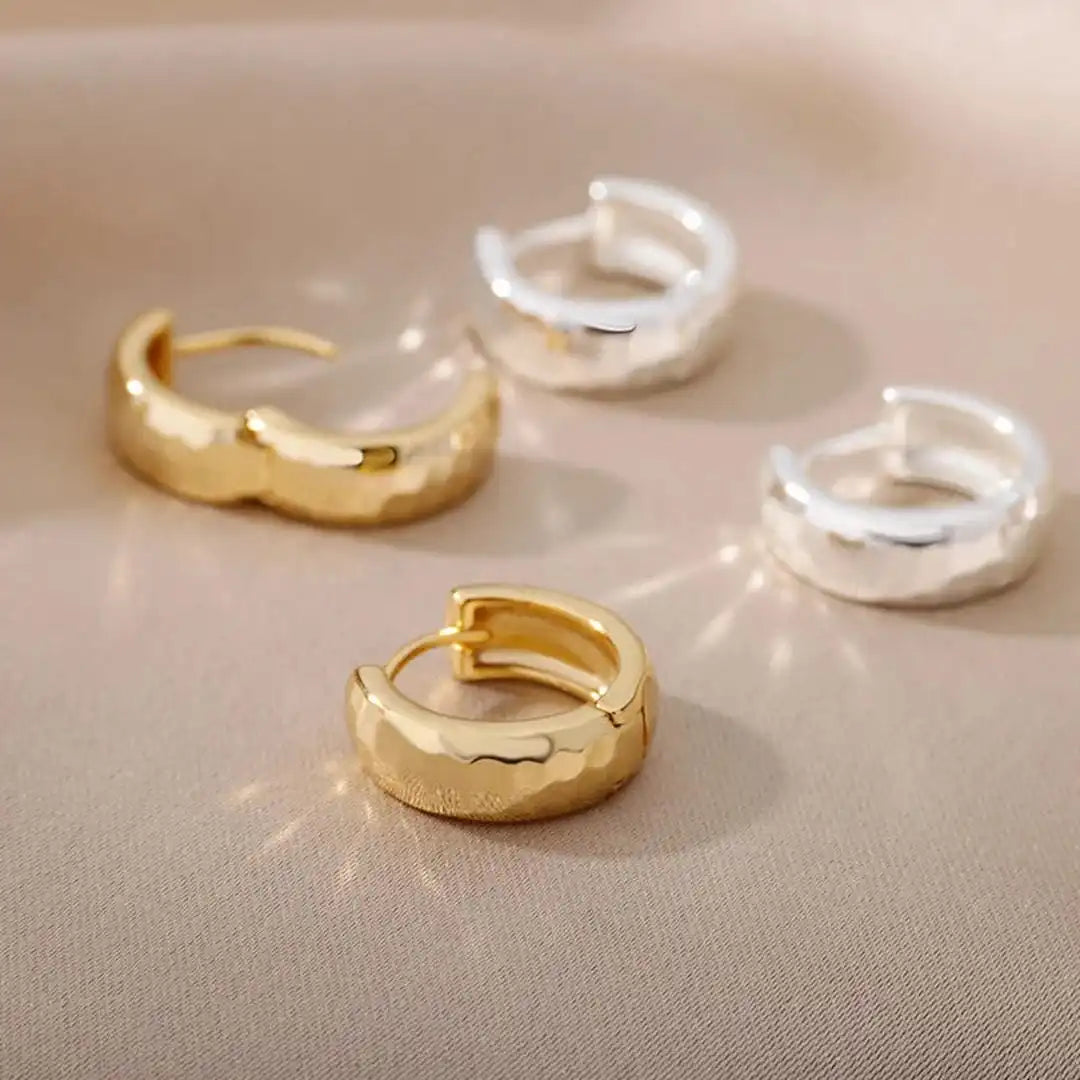 Boucles d'oreilles anneaux Sculptés dorés intemporels