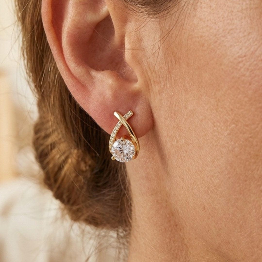Boucles d'oreilles à tige goutte entrelacée à zircons