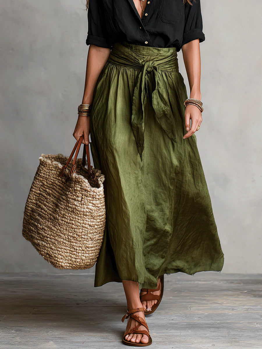 Greta | Ensemble deux pièces : haut noir et jupe midi vert olive