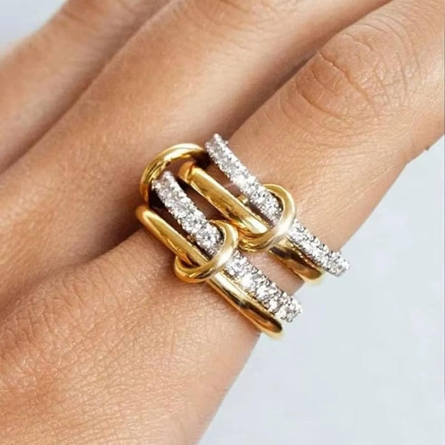 Ensemble de bagues entrelacées à zircons